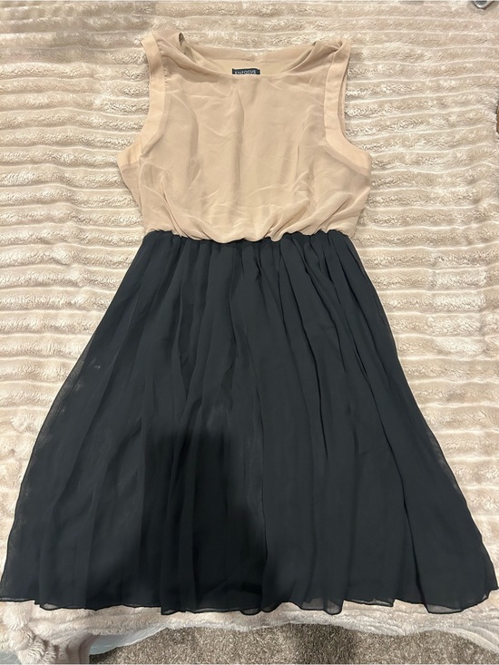 Enfocus Studio Dresses & Skirts - Enfocus Studio Two-Tone Beige and Black Chiffon Midi Dress